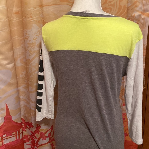 PINK VS 3/4 SLEEVE PINK SPELL OUT LEFT SHOULDER CHEETAH PRINT XS - Picture 2 of 3